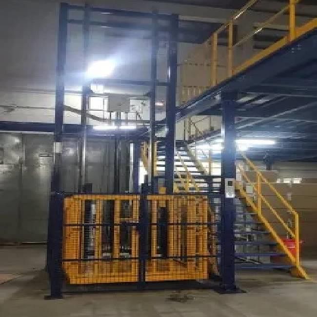 Commercial Lift For Warehouses And Industries