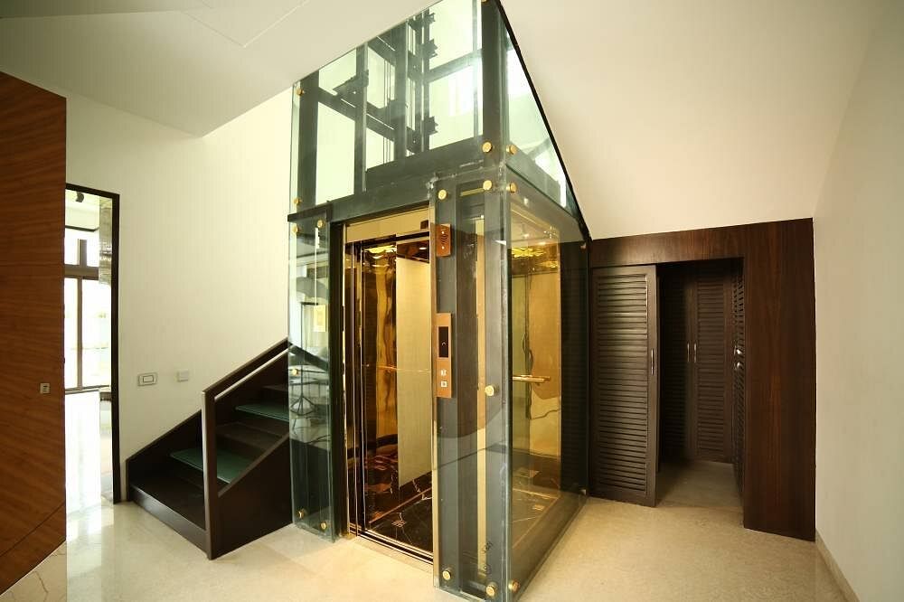 Cooper Elevators Home Lift Elevator, Max Persons/Capacity: 6 Persons