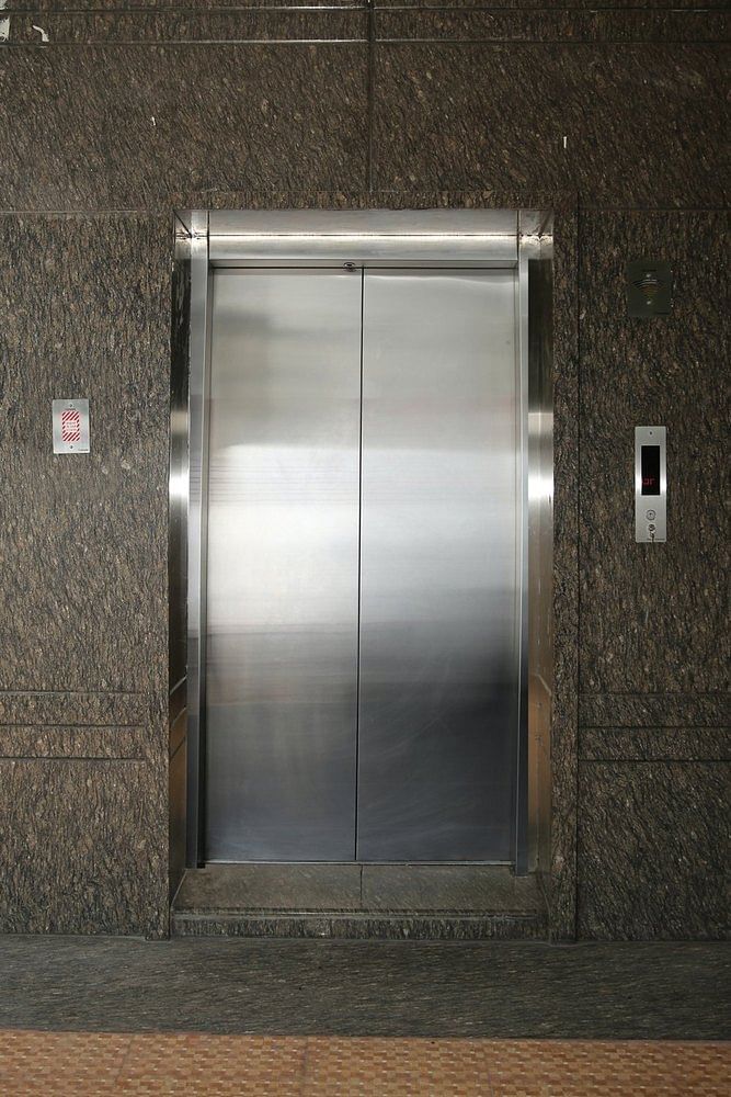 Cooper Elevators Lift With Machine Room, Max Persons: 15 Person